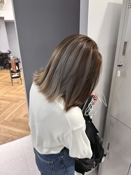 シカ 神戸三宮元町店(Cica) インナーカラー イヤリング デザイン ブリーチ 三宮 ハイトーン