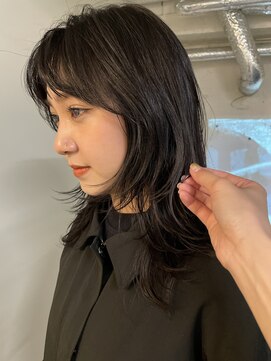 ノラ シブヤ(NORA) センターパート/ウルフカット/レイヤーカット/ブルーブラック