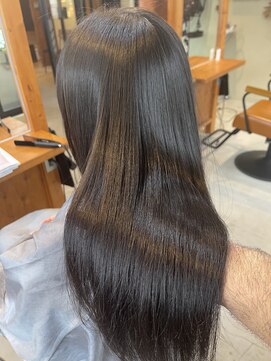 コモレビ(komorebi) 【嶋崎翔】美髪矯正ストレートロング