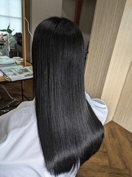 美容室ポケットの写真/【カット＋質感チェンジ縮毛矯正＋トリートメント ¥12000】自然な仕上がりにはきっと満足できるはず♪