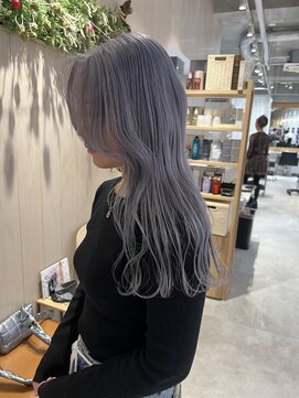フリーラ 表参道(freera) .ケアブリーチカラーグレーシルバーブルーカラーネイビーカラー