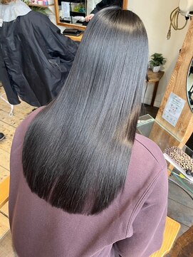 ヨンセンチメートルヒロサカ(4cm HIROSAKA) 髪質育成ストレート