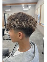 ロルド シェリ(Rold Cheri)&nbsp;スペインカール/スキンフェード/ハイライトカラー