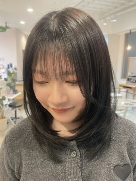 シェリー(Che'ri) ミディアムレイヤー/顔周りレイヤー/和田