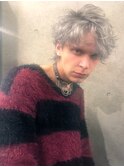 シルバーヘアで作るかき上げデザインマッシュ