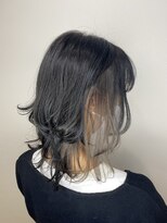 ヴィヴィバイフリーダム(ViVi by freedom)&nbsp;インナーカラー　イヤリングカラー　ウルフカット　ミディアム