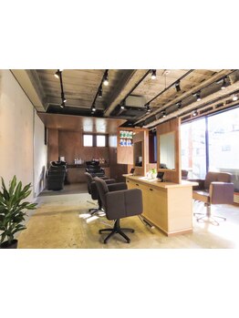 周りを気にせずゆっくりとリラックスできるこだわりの空間◎髪の悩みも相談しやすく、通いやすいのが魅力◎