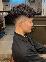 ジョージ(Jo-Ji)&nbsp;スペインカール ハイライト フェードカット