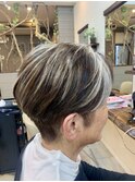 逆ハイライトクールショートヘアー