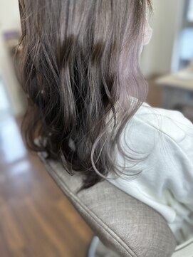 ジウ 上通り(JIU) 20代30代小顔ゆるふわミディアムイヤリングラベンダー