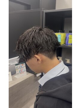 コードバイケンジ 戸塚(CODE by KENJE) 自然な動きで魅せるトレンドスタイル