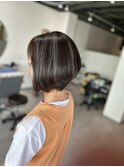 上品ツヤ感の白髪ぼかしボブ