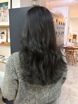 ヘアーアイストゥーレ(HAIR ICI TRE) ブリーチなしカラー グレージュ春カラー担当渡辺聖