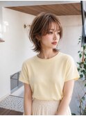 シフォンベージュの外ハネショートウルフ