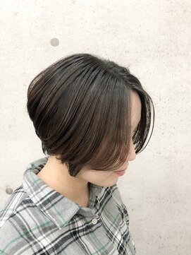 ジュノ(Jeuno) 前下がりショートボブ