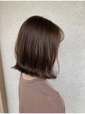 切りっぱなしミディアムボブ