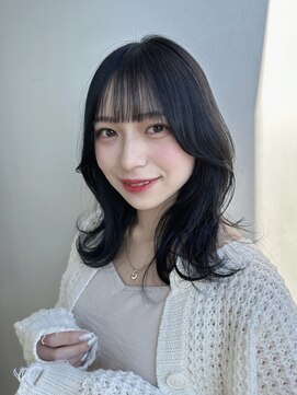 エアー 青山(AIR) 暗めグレーベージュカラー/くびれミディアムヘア/レイヤーロング