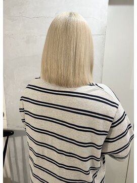 デューヘアー(due hair) 髪質改善×ミルクティーアッシュ×ハイトーンカラー