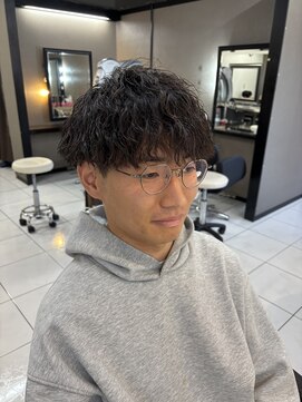 アイズ 海老名(AIZU) ツイストスパイラルパーマ 縦落ちパーマ スペインカール 眉毛