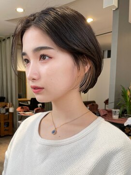 イル 大阪淀屋橋(i'll) イヤリングカラーベージュショートボブ