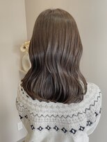 クム(QUMU) ふんわりベージュカラー