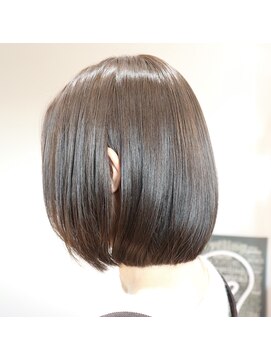 ウィスカーヘアー(whisker hair) ワンレンボブ