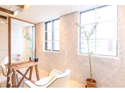 アローラ バイ ヘッドライト 横浜関内店(AROLA by HEADLIGHT)の写真