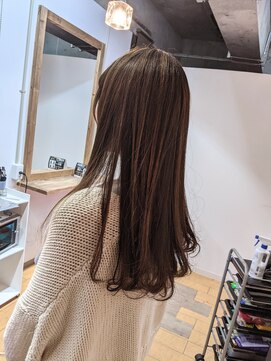 ヘアラボウィッシュ(hair labo Wish) 秋色カーキグレーカラー。プラスハイライト、デザインカラー。