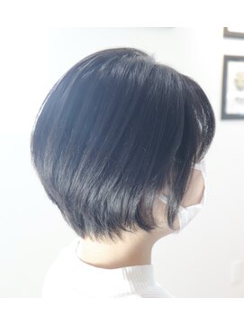 ウィスカーヘアー(whisker hair) 丸みショートボブ