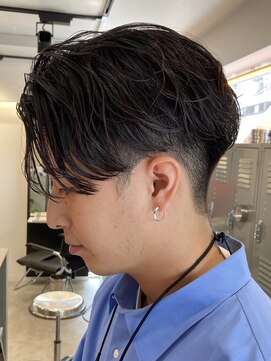 フィフスワン(fifth one) 波巻きスパイラルパーマツイストパーマセンターパート刈り上げ