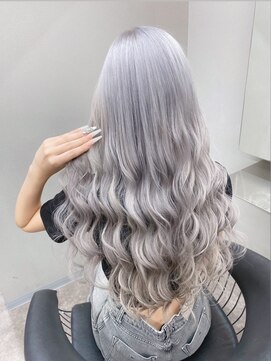 エミーバイモアムー(Emmie byMoremuu) ［南越谷YU-TA］ギャルカラー×エクステ