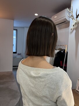 カルテ(QUARTE) 切りっぱなしミディボブ×オリーブベージュ