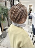 大人ハイライト白髪ぼかし丸みショートボブ