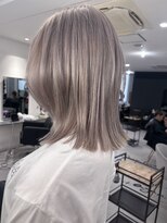 キング 高槻(K!ng)&nbsp;ハイライトカラーミルクティーベージュレイヤーカット