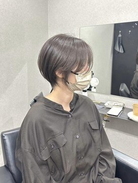 白髪ぼかしで叶う！ふんわり艶ショート！