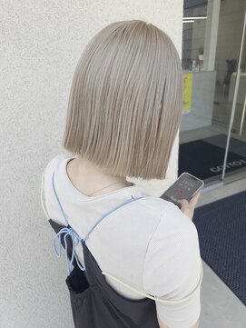 ゴットラトゥール(GOTTO LATOUR) 切りっぱなしボブ/ハイトーン/ブリーチ/ベージュ