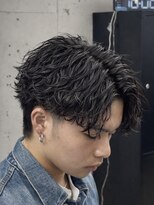 オーバル ジングウマエ(OVARL jingumae)&nbsp;縦落ちツイストスパイラルセンターパート
