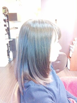 ヘアメイク ビス(Hair Make Bis.) ローレイヤーのセミロングスタイル