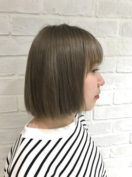 コム(com by neolive) ハイトーンボブ＊ミルクティーベージュ