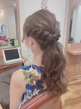 ルシードスタイルビーシャイン(LUCIDO STYLE B SHINE) 豊橋ビーシャイン★ミルクティブラウン×ポニーテールアレンジ