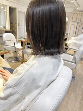 ネオリーブ チロル 横浜西口店(Neolive CiroL.) 外はねボブ 縮毛矯正 大人かわいい くびれボブ