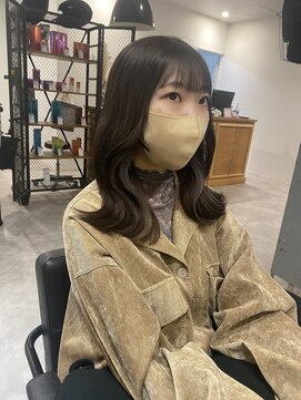 ナンバー(number+) 20代30代大人可愛い艶感グレージュイヤリングカラー外ハネ