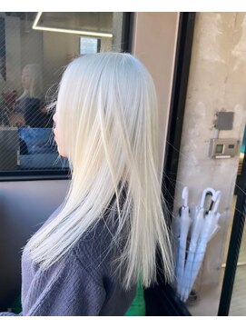 モニカ 原宿店(MONIQA) ホワイトカラー