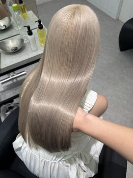 ペレ 梅田(PELE) イメチェン/ホワイトブロンド/外ハネボブ/美髪/梅田