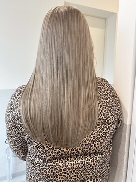 ヒュー 広島(HEW) White beige