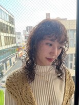 ビハインドザカーテン(BEHIND THE CURTAIN)&nbsp;くせ毛を活かしたロングレイヤーウルフ×パーマ風レイヤー