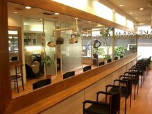 ユメユイ 六本木店 YUME YUIの雰囲気（大きな鏡が特徴のサロン。色んな角度からスタイルをチェック！）
