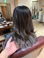 アヤメ(ayame)&nbsp;バレイヤージュでシルバーグレージュ