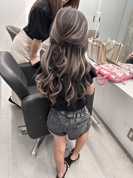 キング 枚方店(K!ng) 【枚方、高槻、梅田】地毛を活かしたホワイトハイライト