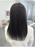 グレージュ　軽めロングヘア